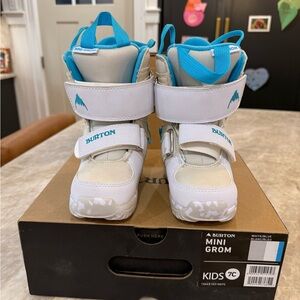 Burton Mini Grom Kids Snowboard Boots in White and Bright Blue